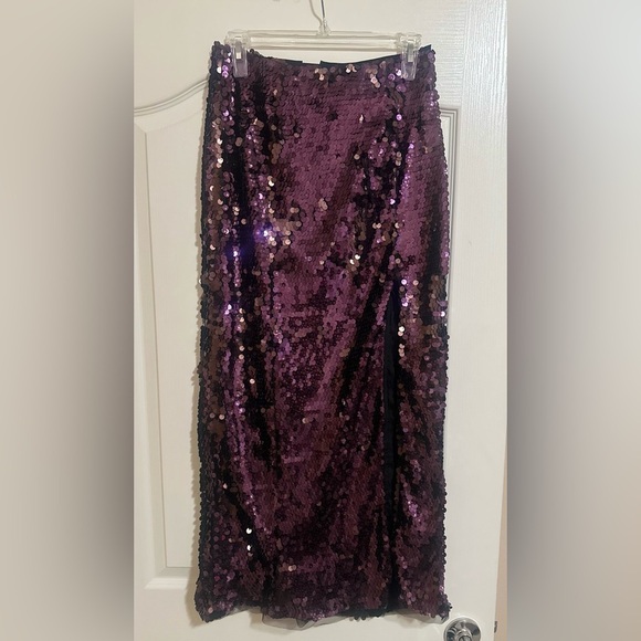 Free People Star Bright Sequin Two-Piece Crop Top & Midi
Skirt NWT Size 6. - Picture 8 of 12